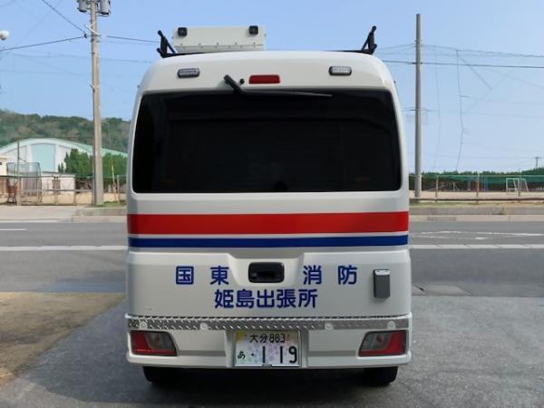 出張所前に停めた姫島患者輸送車（後ろ）