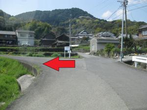 分岐を斜め左方向へ進む