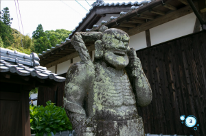 ガハハと笑っているような阿形像