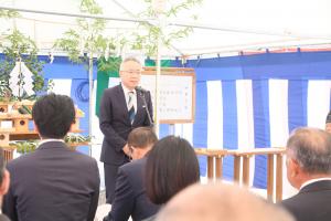 市長があいさつを申し上げています