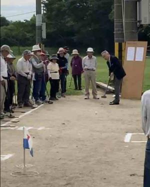 市長が始球式を行っています