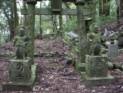  葛原山神社の石像仁王像の画像