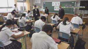 生徒が講義を受けています
