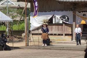 市長が吉弘楽の衣装を身にまとい、挨拶を申し上げています
