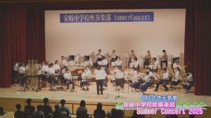 演奏中の生徒2