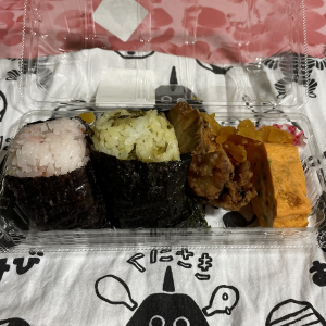 赤おにむすび、青おにむすび