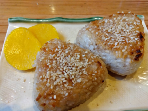 松伴焼きおにむすび