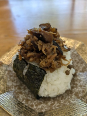 桜王豚肉 サカシーノおにむすび