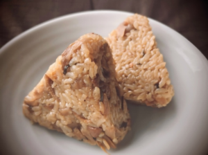 鶏皮おにむすび