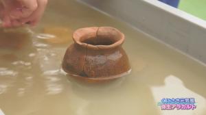 水に浸かった土器