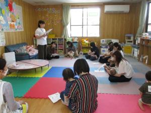 センターに集まった親子