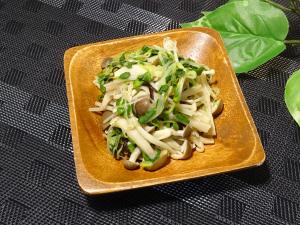 かいわれとキノコのレンジ蒸し