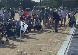 市長が始球式を行っています