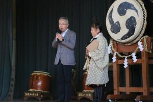 市長があいさつを申し上げています