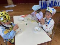 さつまいもで調理中2