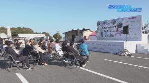 ステージを見ている観客