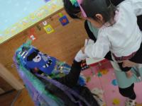 節分の鬼と園児