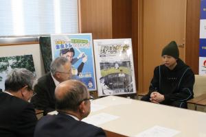 市長らが川瀬選手と対談しています