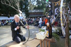 市長が御田植祭りでの儀式を行っています