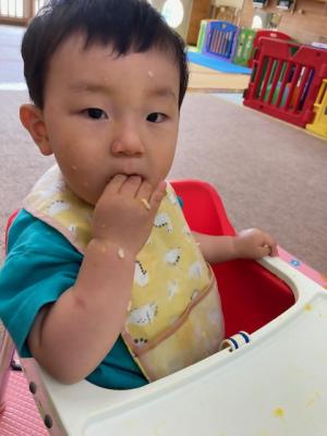 食事中のたんぽぽ組園児