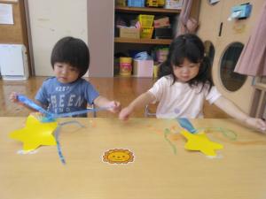 作品を作るばら組園児