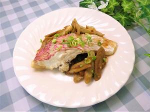 ごぼうと鯛のフライパン蒸し