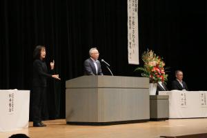 市長があいさつを申し上げています
