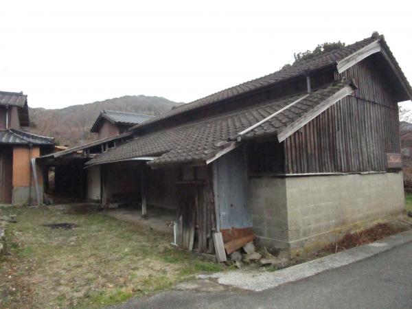 倉庫外観　※奥に離れ