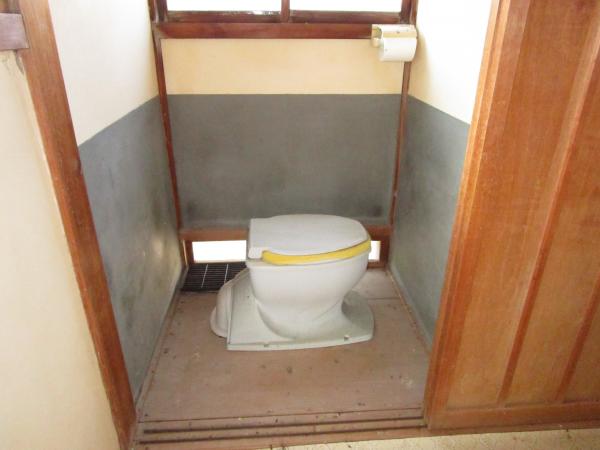 トイレ大