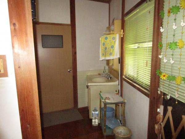 トイレ前手洗い場